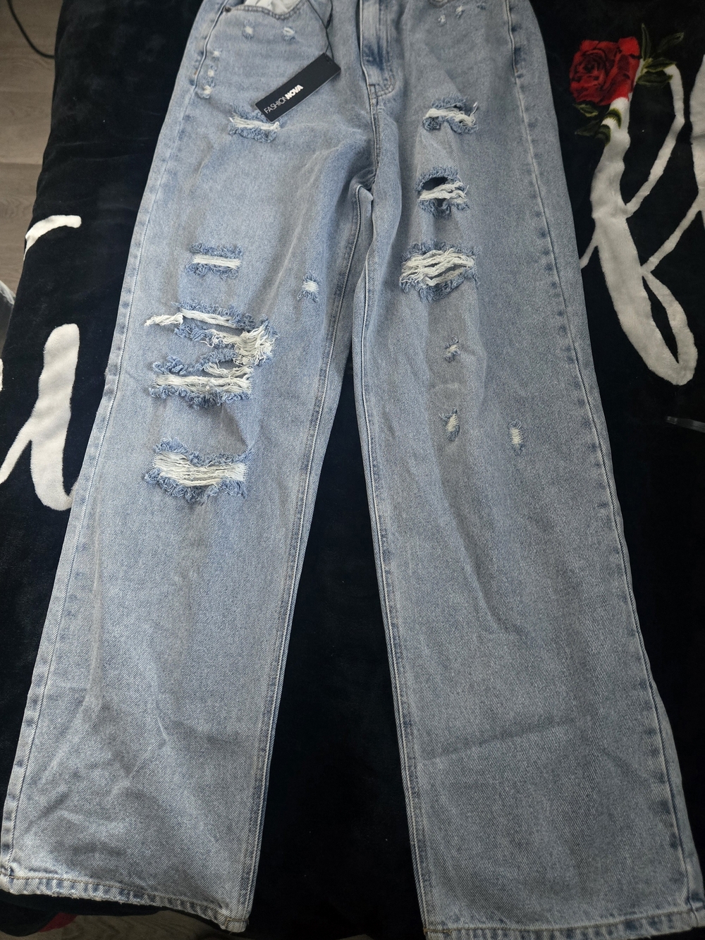 Fashion Nova On Trend 90s Baggy Jeans. Light-washed